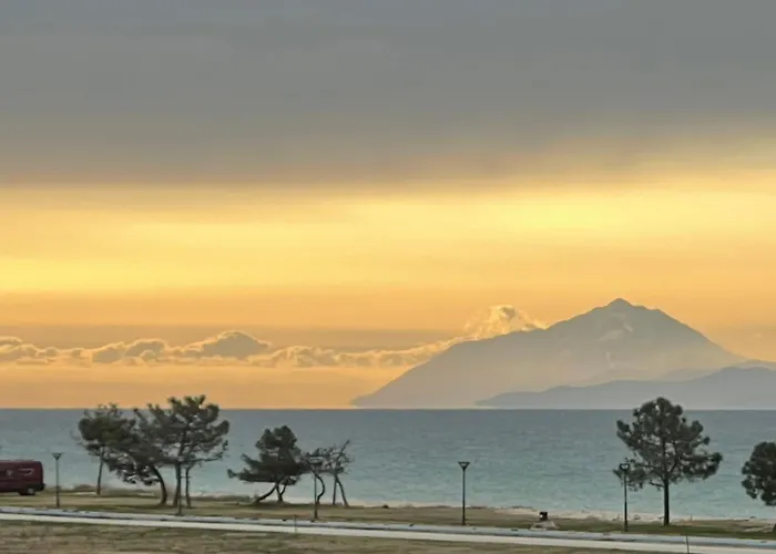 J&j Seaview Apartament Ofrínion